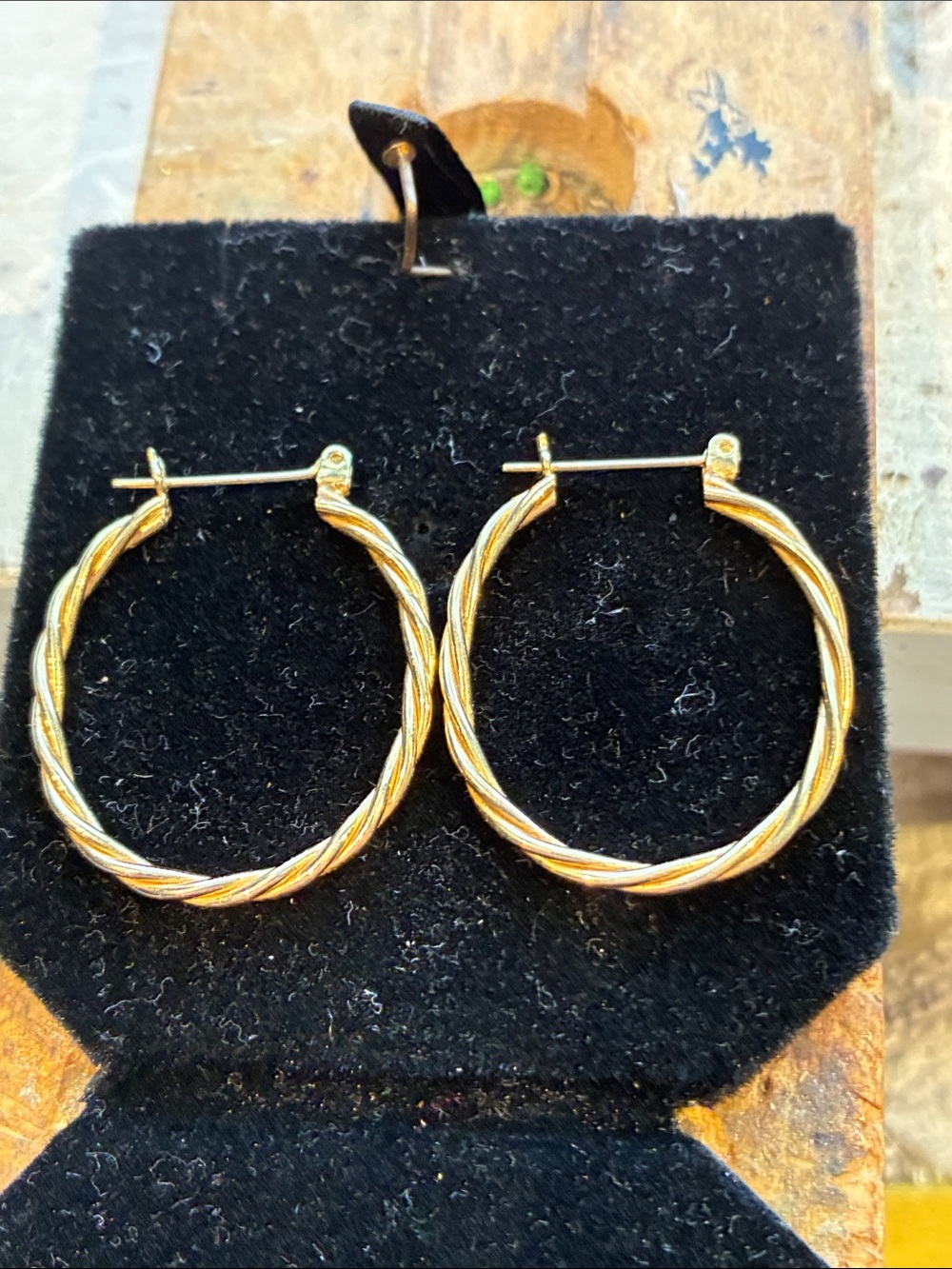 14K Gold Twisted Hoop Earrings
2.65 Grams
